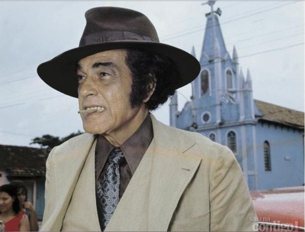 El personaje principal es Odorico Paraguaçu, quien es elegido alcalde del pequeño pueblo de Sucupira (Fuente: Memória Globo)